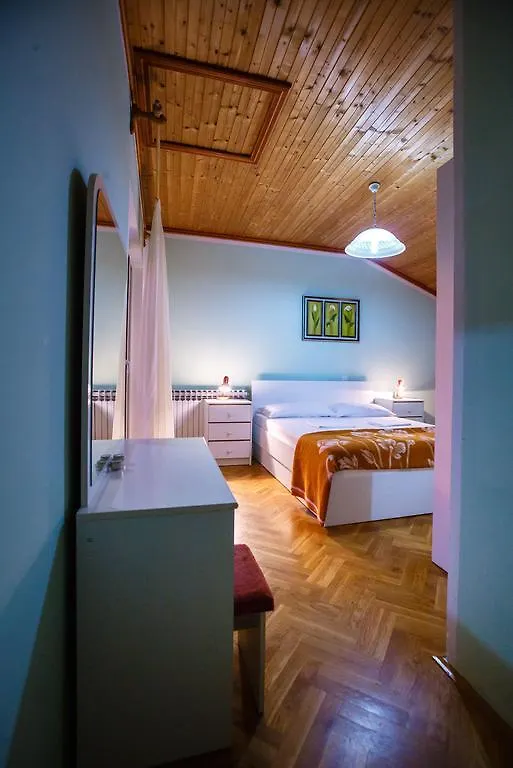 Apartments Slavko Supetarska Draga Croazia