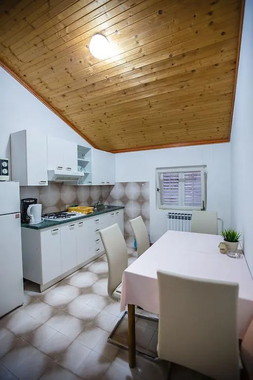 Apartments Slavko Supetarska Draga 0*,