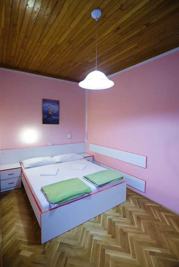 Apartments Slavko Supetarska Draga 0*,  Croazia